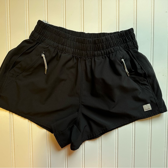 Vuori Dash Shorts - Picture 2 of 9